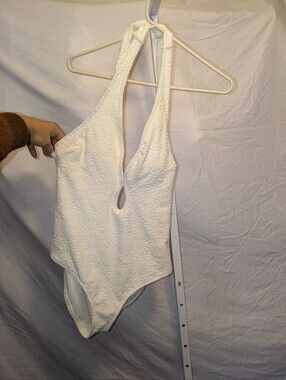 Cupshe White Textured Floral Plunge Halter One-Piece Swimsuit - Size L